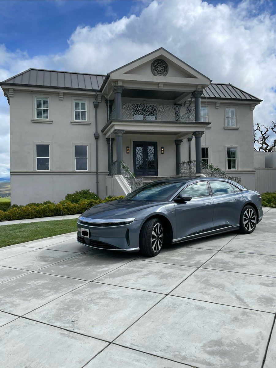 Daven_Mistry's tweet photo. Beautiful, that’s the post ⁦@LucidMotors⁩ #WillowHeightsMansion #MorganHill https://t.co/B8xNxGASZT