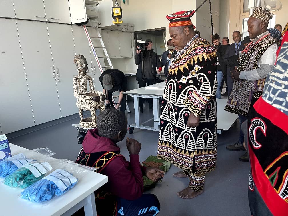ngonnso's tweet photo. The quest for restitution and repatriation of African heritages  from German Museums is being dragged into a prolonged political debate. 

Most of our cultural heritages were taken without any procedure nor legal steps; times have changed, but unfortunately, their values and meaning will never change. 

It is only just for museums willing and ready return to have the support of different states in accelerating the process and not stalling it. 

We therefore call on all stakeholders to play their role promptly. 

@GermanyDiplo 
@GUnrecht 
@c_kayser 
@BMZ_Bund 
@BundesKultur