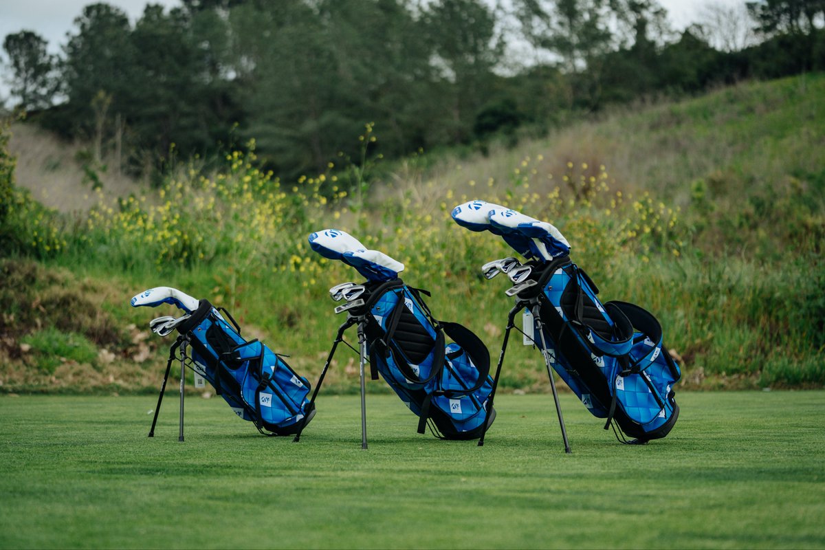 au19e_ca's tweet photo. TaylorMade innove pour les jeunes! Des ensembles de golf juniors donnant aussi accès à du contenu d’introduction et un enseignement exclusif des ambassadeurs TM, dont McIlroy, Fleetwood et la 🇨🇦 Brooke Henderson. 
Informez-vous, à votre boutique de golf de golf préférée! https://t.co/gV7m5iiTuH