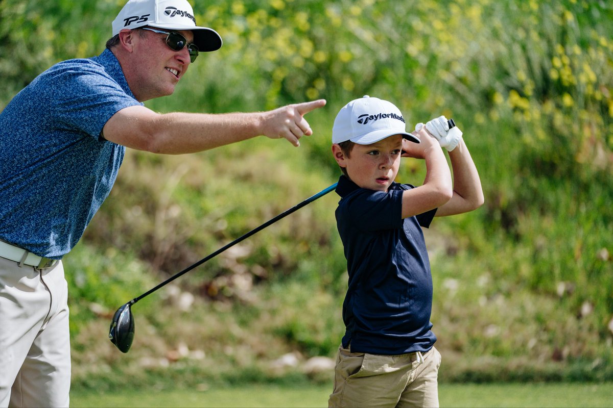 au19e_ca's tweet photo. TaylorMade innove pour les jeunes! Des ensembles de golf juniors donnant aussi accès à du contenu d’introduction et un enseignement exclusif des ambassadeurs TM, dont McIlroy, Fleetwood et la 🇨🇦 Brooke Henderson. 
Informez-vous, à votre boutique de golf de golf préférée! https://t.co/gV7m5iiTuH