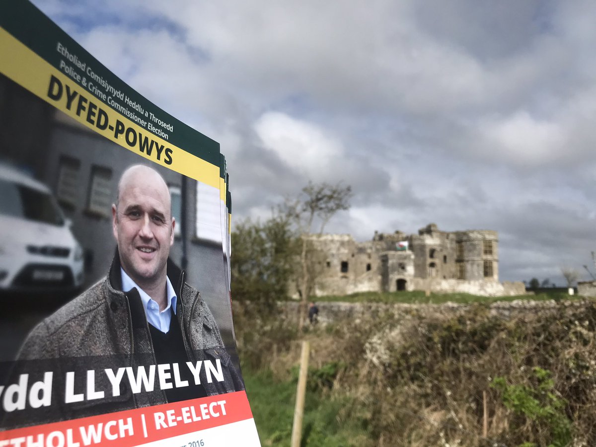 Another iconic landmark on the campaign trail today ❤️ Pembrokeshire. Adeilad adnabyddus arall wrth ymgyrchu heddi ❤️ Sir Benfro.