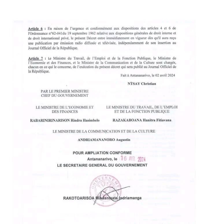 JerryEdouard's tweet photo. Le ministère du Travail de Madagascar fixe par décret les Salaires Mimina d'Embauche et D'Ancienneté mensuels par catégorie professionnelle.
Pour la catégorie M1-1A (Manoeuvre ordinaire) celui ci est fixé à 262 680 Ar secteur non agricole et à 266 500 Ar pour le secteur agricole https://t.co/0gHmy1lVn9