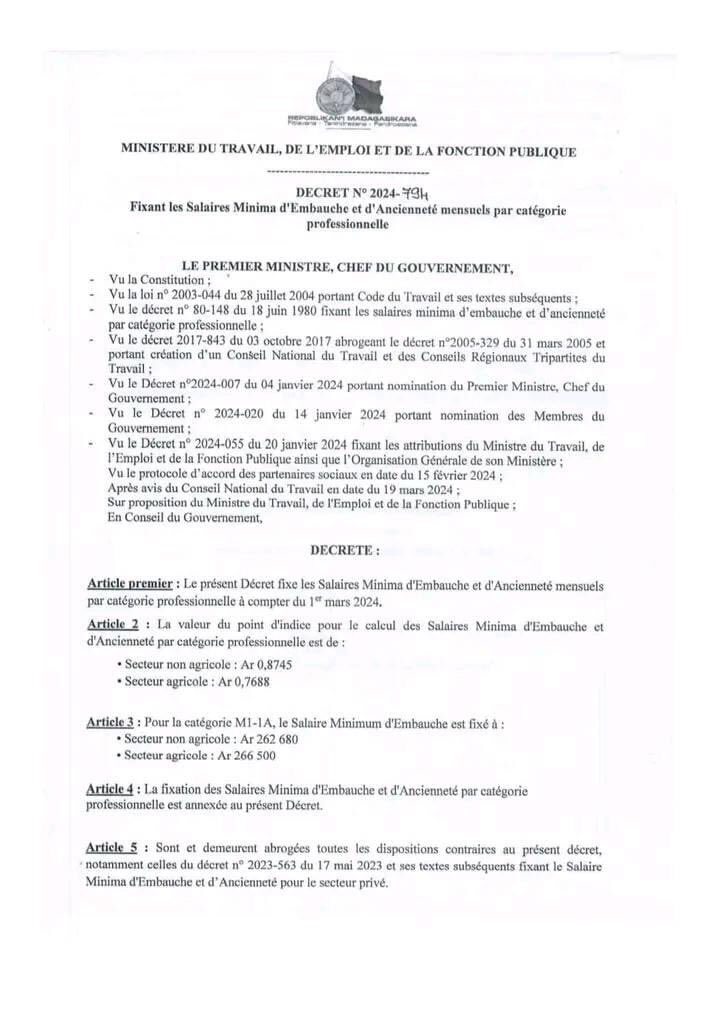 JerryEdouard's tweet photo. Le ministère du Travail de Madagascar fixe par décret les Salaires Mimina d'Embauche et D'Ancienneté mensuels par catégorie professionnelle.
Pour la catégorie M1-1A (Manoeuvre ordinaire) celui ci est fixé à 262 680 Ar secteur non agricole et à 266 500 Ar pour le secteur agricole https://t.co/0gHmy1lVn9