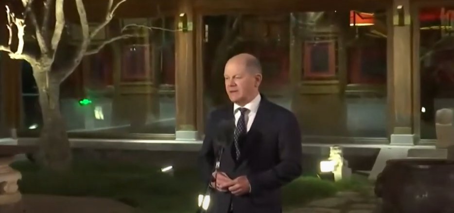 In Beijing presser after meeting Xi & Li, Scholz says he discussed provision of dual use goods from China to Russia 'at length' 'There can be no misunderstandings as to how we see things ... I'm convinced this is important.' Does not say whether he got any commitment from China