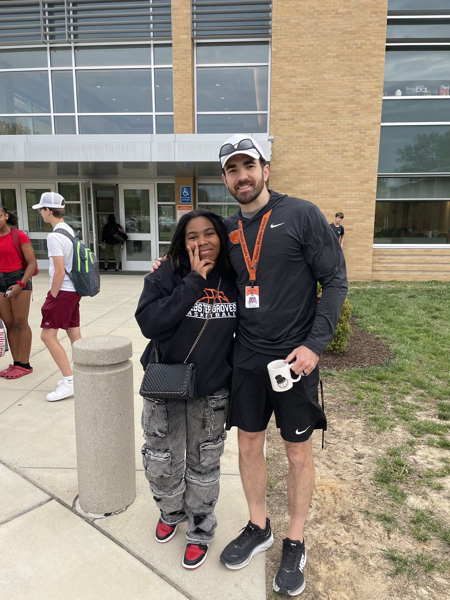 Thank you to the WGSD Foundation for dropping off donuts for our student athletes, who participated in today’s high five celebration. @WebsterGrovesHS @WebsterGrovesSD