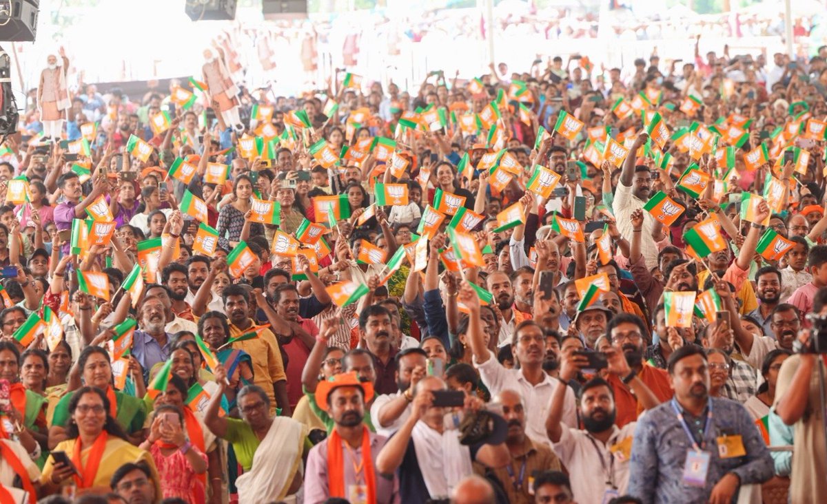 itsakhilnair's tweet photo. This is not a state ruled by the BJP. This is not a state where the BJP has an MP or MLA. This is a place in Kerala, Alathur, where the BJP received just 8% of the vote in the 2019 Lok Sabha elections. Now, look at this huge rally in the scorching heat at noon on a working day. Not only the winnable constituencies in Kerala, but also every corner of the state is changing. #AbkiBaar400Paar #NarendraModi