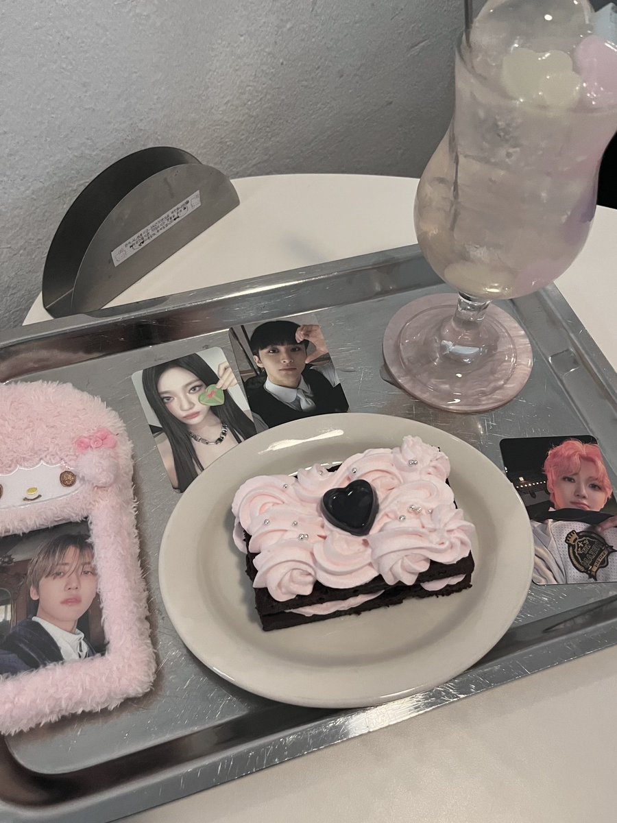 pinkphoomai's tweet photo. 📍lingling . kr  ! https://t.co/WlxvrTt0XM