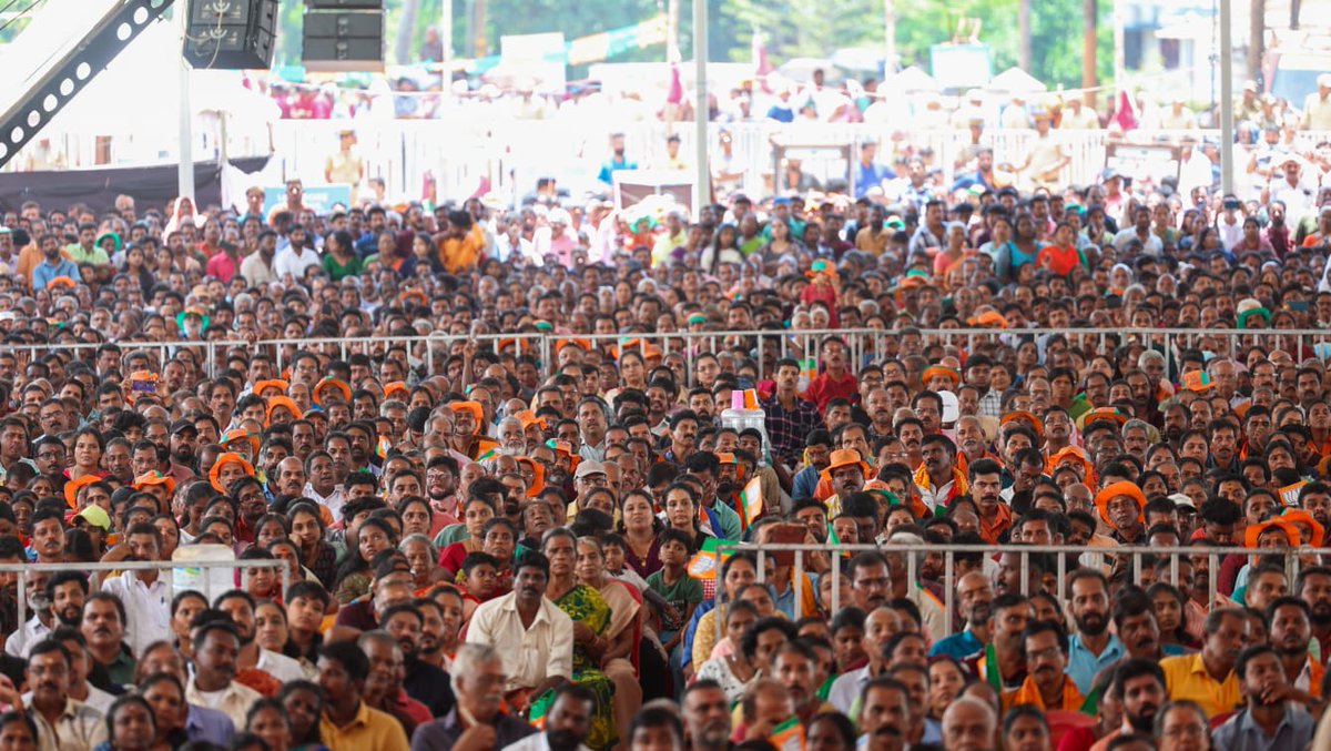 itsakhilnair's tweet photo. This is not a state ruled by the BJP. This is not a state where the BJP has an MP or MLA. This is a place in Kerala, Alathur, where the BJP received just 8% of the vote in the 2019 Lok Sabha elections. Now, look at this huge rally in the scorching heat at noon on a working day. Not only the winnable constituencies in Kerala, but also every corner of the state is changing. #AbkiBaar400Paar #NarendraModi