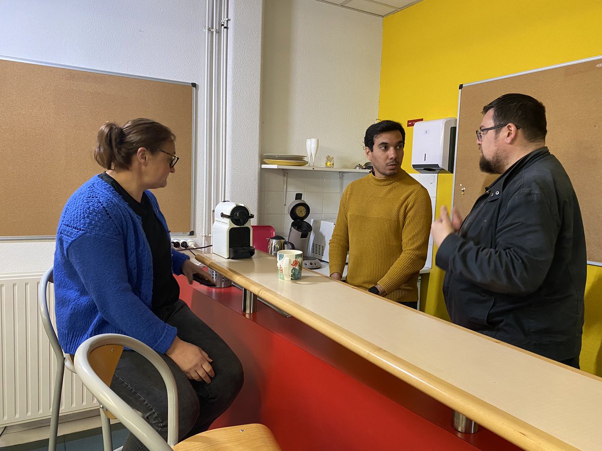 jeanzaycenon's tweet photo. Tournage d’un court métrage pendant l’école ouverte « Un collège presque parfait »  : écriture du scénario par les élèves, casting réalisé par les personnels, en collaboration avec le centre social La Colline. Dans le cadre de la prévention du harcèlement et des discriminations. https://t.co/IjpPNcPHmc