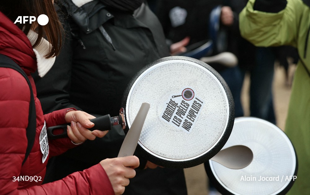 🍳L’"innocuité" des PFAS utilisés pour les revêtements des poêles et casseroles SEB/Tefal prouvée par la science ? Ce n’est pas si simple que l'affirment les dirigeants du groupe français… #AFP 1/4