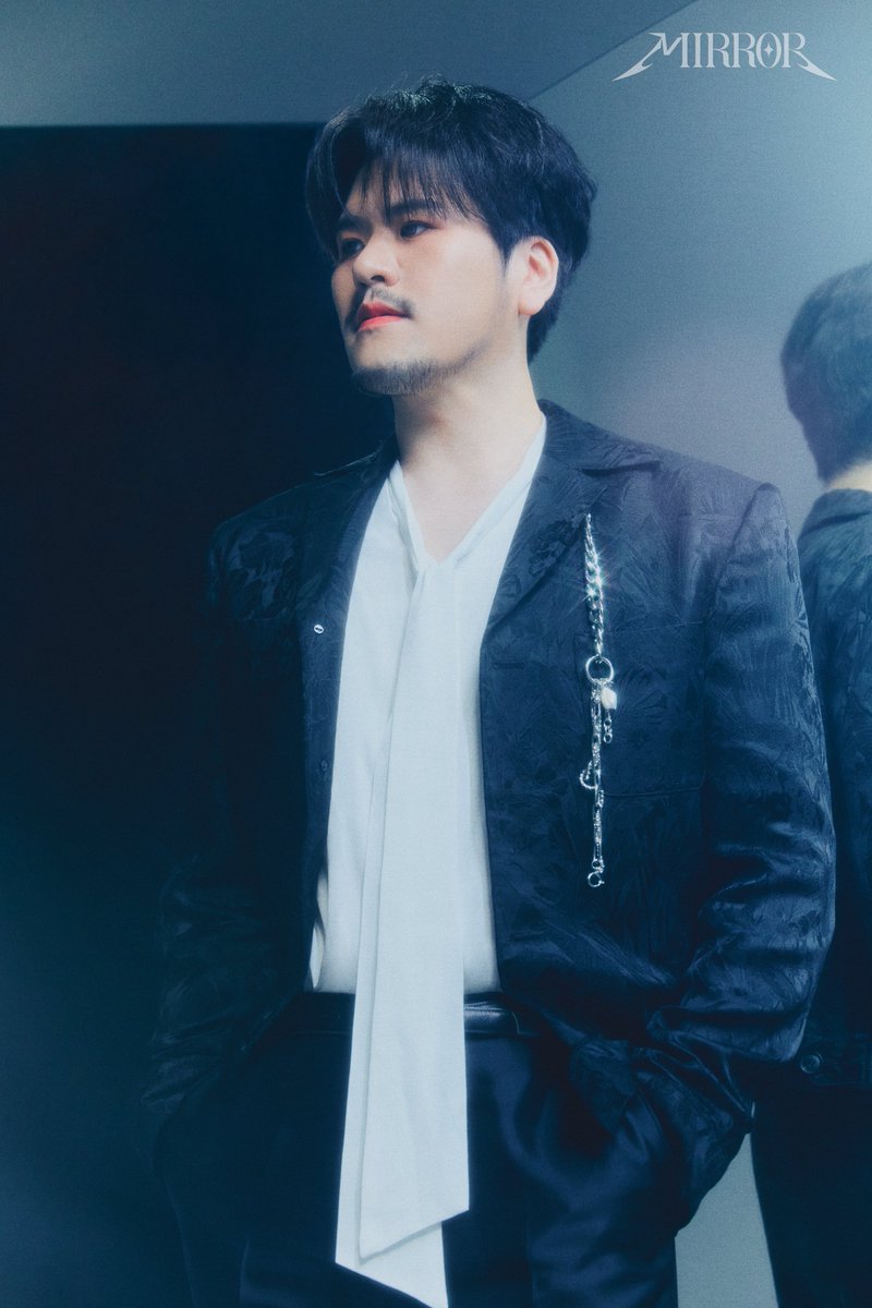 LA POEM SINGLE ALBUM [𝗠𝗜𝗥𝗥𝗢𝗥]
Image Teaser #1

🪞2024.04.24 6PM (KST)

#LAPOEM #라포엠 #MIRROR
#유채훈 #박기훈 #최성훈 #정민성
#YouChaehoon #ParkKihun
#ChoiSunghoon #JeongMinseong