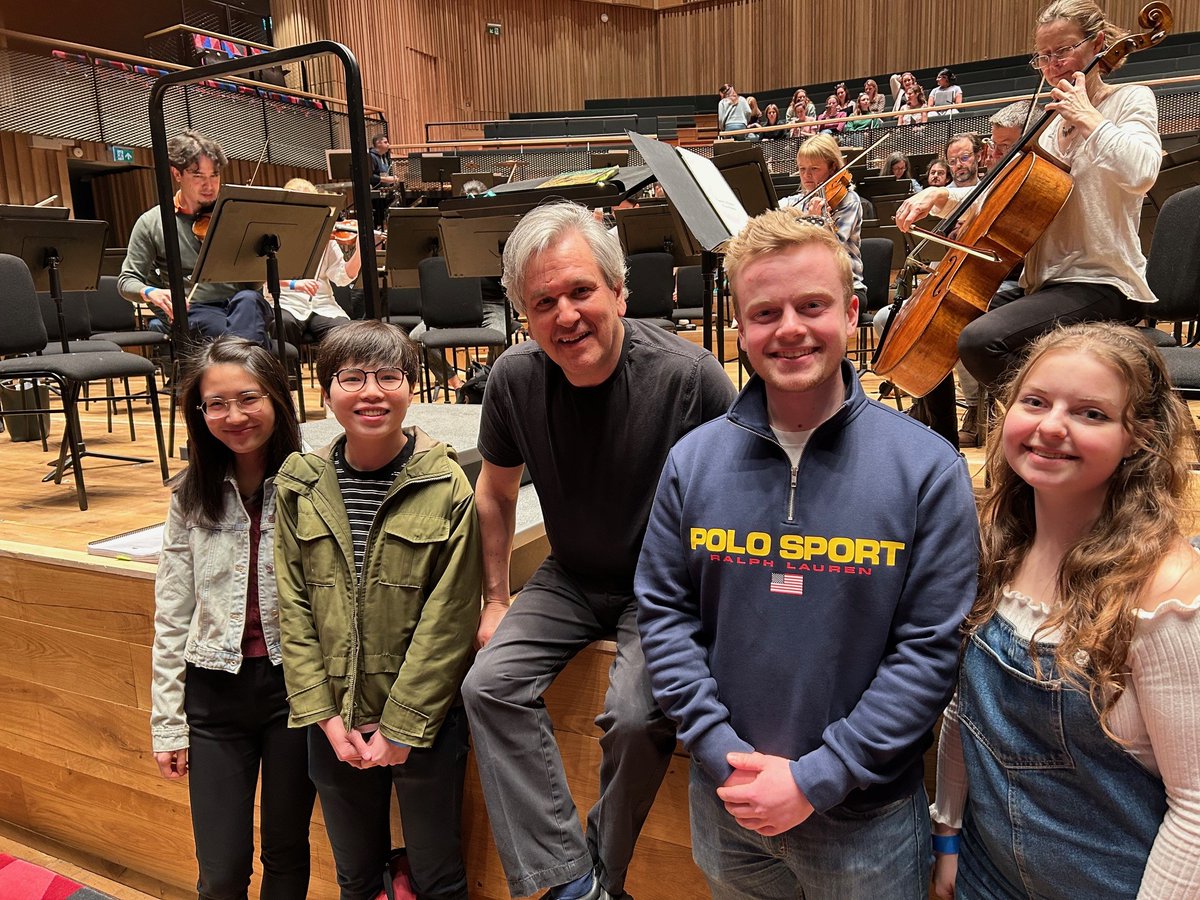 #RWCMDMusic students Had the opportunity to sit in on the @londonsymphony rehearsal at @Bristol_Beacon over the weekend 🎶

Maestro, Sir Antonio Pappano, pictured with the students conducted the Wynton Marsalis Trumpet Concerto and Ravel’s Daphnis and Chloe.

#RWCMDCreative