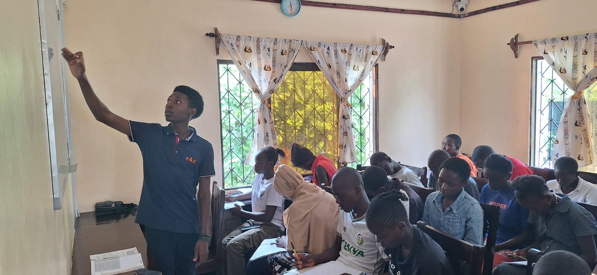 Saas_Kenya's tweet photo. SAAS HOLIDAY REVISION PROGRAM: DAY 1

Our April holiday school revision program successfully kicked off today with students showing up in large numbers with the urge to quench their thirst for education.

A total of 100 students made it for Day 1. We meet again tomorrow for Day 2 https://t.co/7ZhSOBvQOA