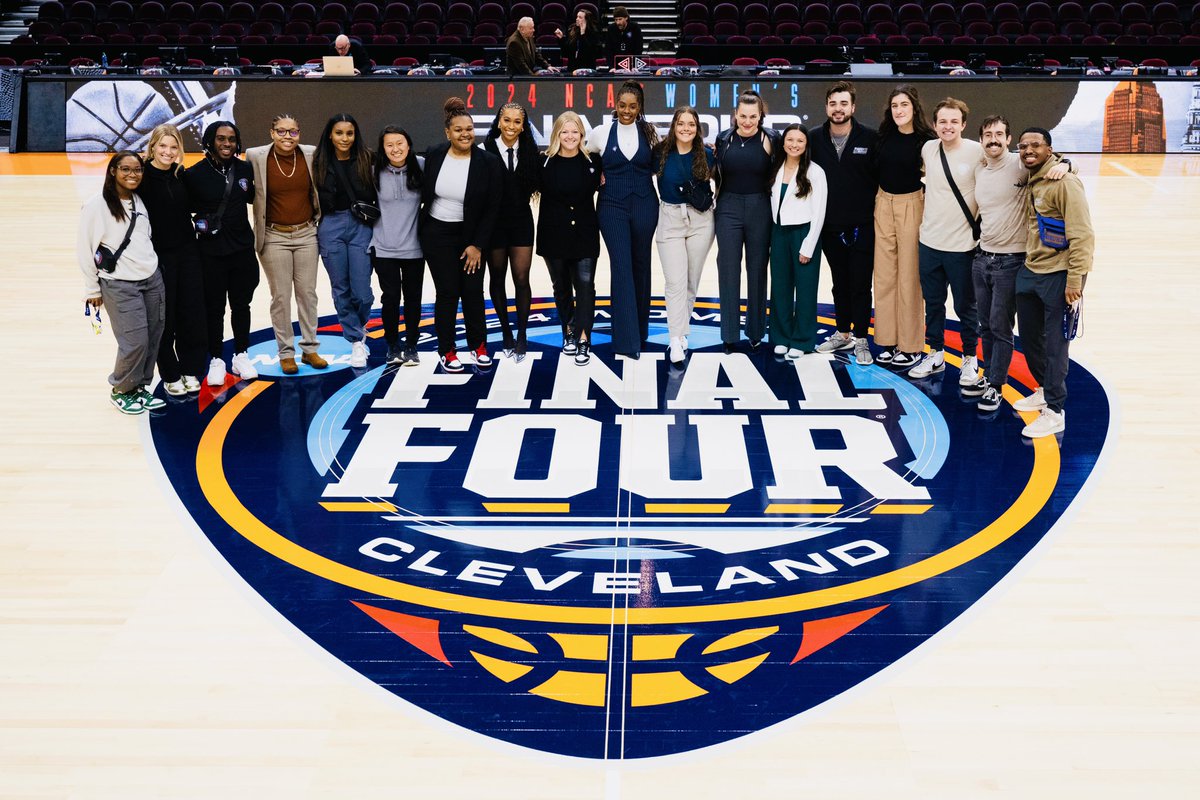 TStorytaylor's tweet photo. 𝐄𝐯𝐞𝐫𝐲𝐨𝐧𝐞 𝐖𝐚𝐭𝐜𝐡𝐞𝐬 𝐖𝐨𝐦𝐞𝐧’𝐬 𝐒𝐩𝐨𝐫𝐭𝐬!🏀🎥

Shooting the Women’s Final Four was an experience of a lifetime and a dream of mine ever since I was a little girl. Very grateful for the relationships built and memories created with the best crew in the land! https://t.co/FZQCxiU9jC
