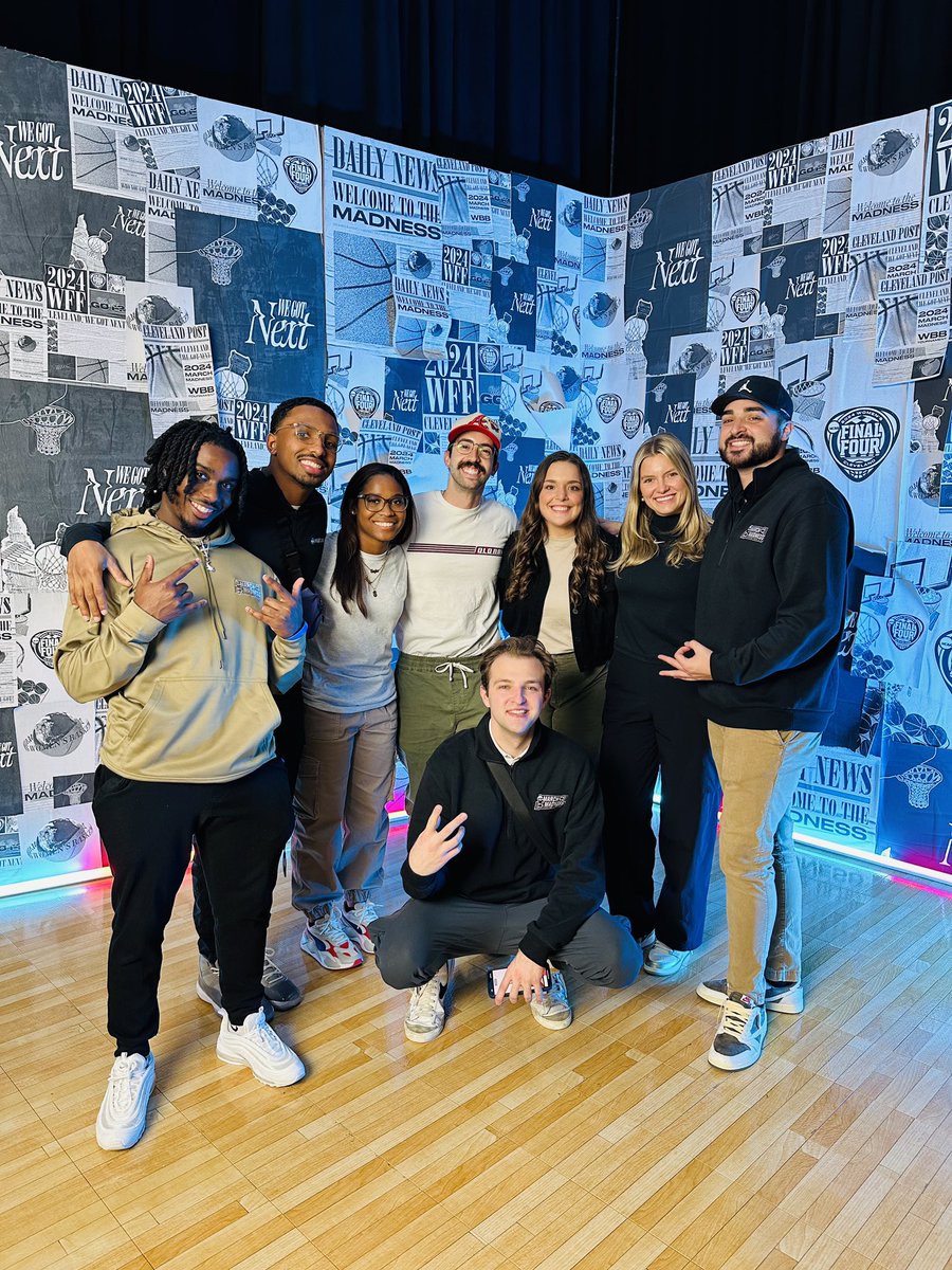 TStorytaylor's tweet photo. 𝐄𝐯𝐞𝐫𝐲𝐨𝐧𝐞 𝐖𝐚𝐭𝐜𝐡𝐞𝐬 𝐖𝐨𝐦𝐞𝐧’𝐬 𝐒𝐩𝐨𝐫𝐭𝐬!🏀🎥

Shooting the Women’s Final Four was an experience of a lifetime and a dream of mine ever since I was a little girl. Very grateful for the relationships built and memories created with the best crew in the land! https://t.co/FZQCxiU9jC