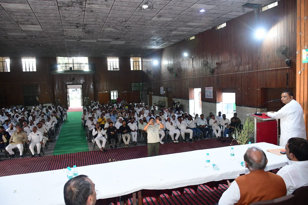 आज पिलखुवा में जनसभा को संबोधित किया । जहां पर धौलाना विधायक धर्मेश तोमर जी उपस्थित रहे। #AbkiBaar400Par #ModiKaParivar #HogiKamalKiJeet #BJP4IND #BJP4UP #PhirEkBaarModiSarkar #bjpupwest #Mission2024 #LoksabhaElection2024 #Ghaziabad #AtulGarg #Ghaziabad_votes_For_Atul_garg