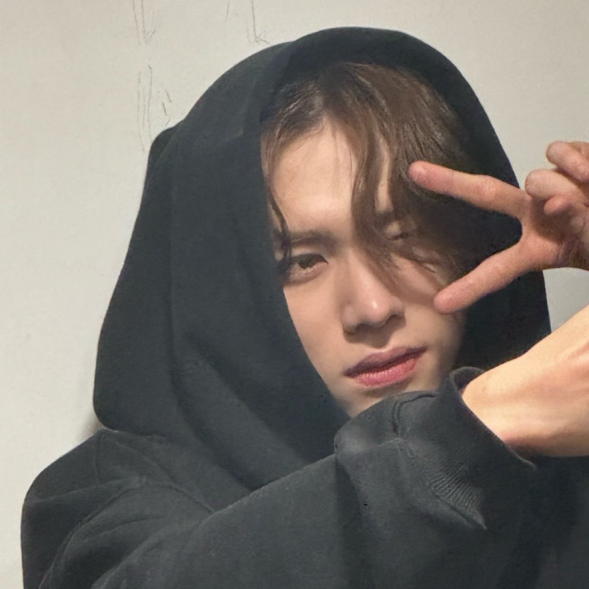 whib_official's tweet photo. 진범이형 생일 축하해요
벌써 형이랑 본 지도 4년째라니,,
같이 더 오래오래 활동했으면 좋겠다
항상 뭘 하든 옆에서 응원할게요🫶
형의 이쁜 미소를 잃지 않길...! 

#WHIB #휘브
#LEEJEONG #이정 https://t.co/8WsKyE74Fu