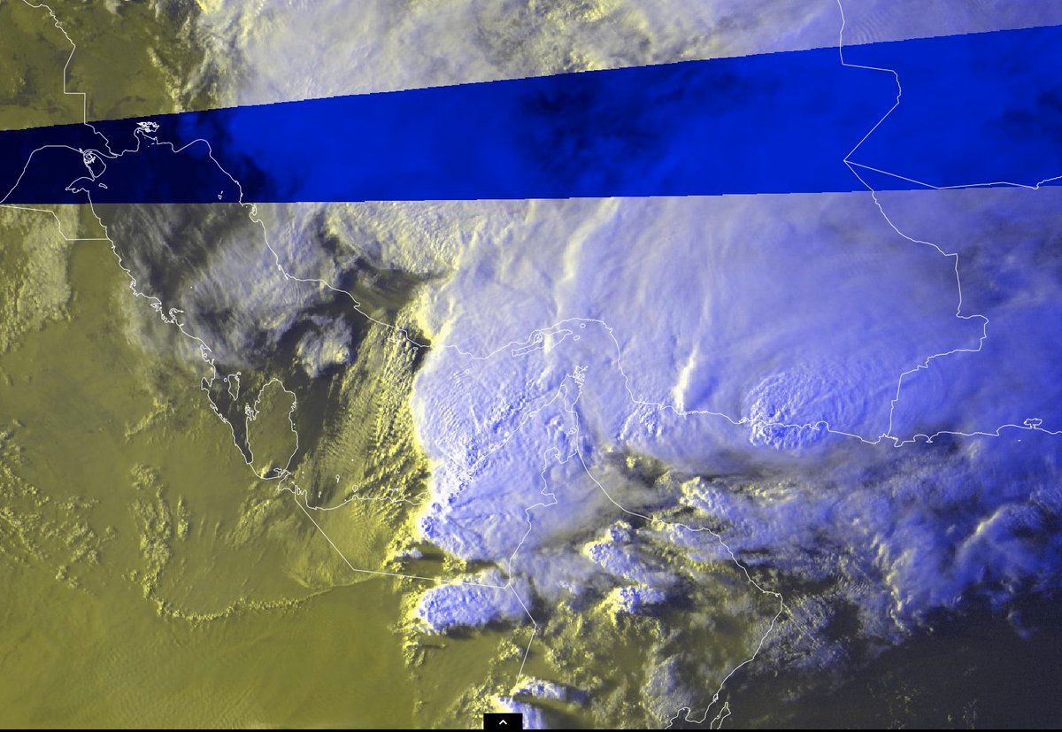 Stunning Image from Meteosat of what has been an absolutely terrible day of storms across UAE, OMAN, reports of 18 deaths now & huge line of storms still going through. 10-15 years ago rains like this never happened they have no drainage or infrastructure built for it.