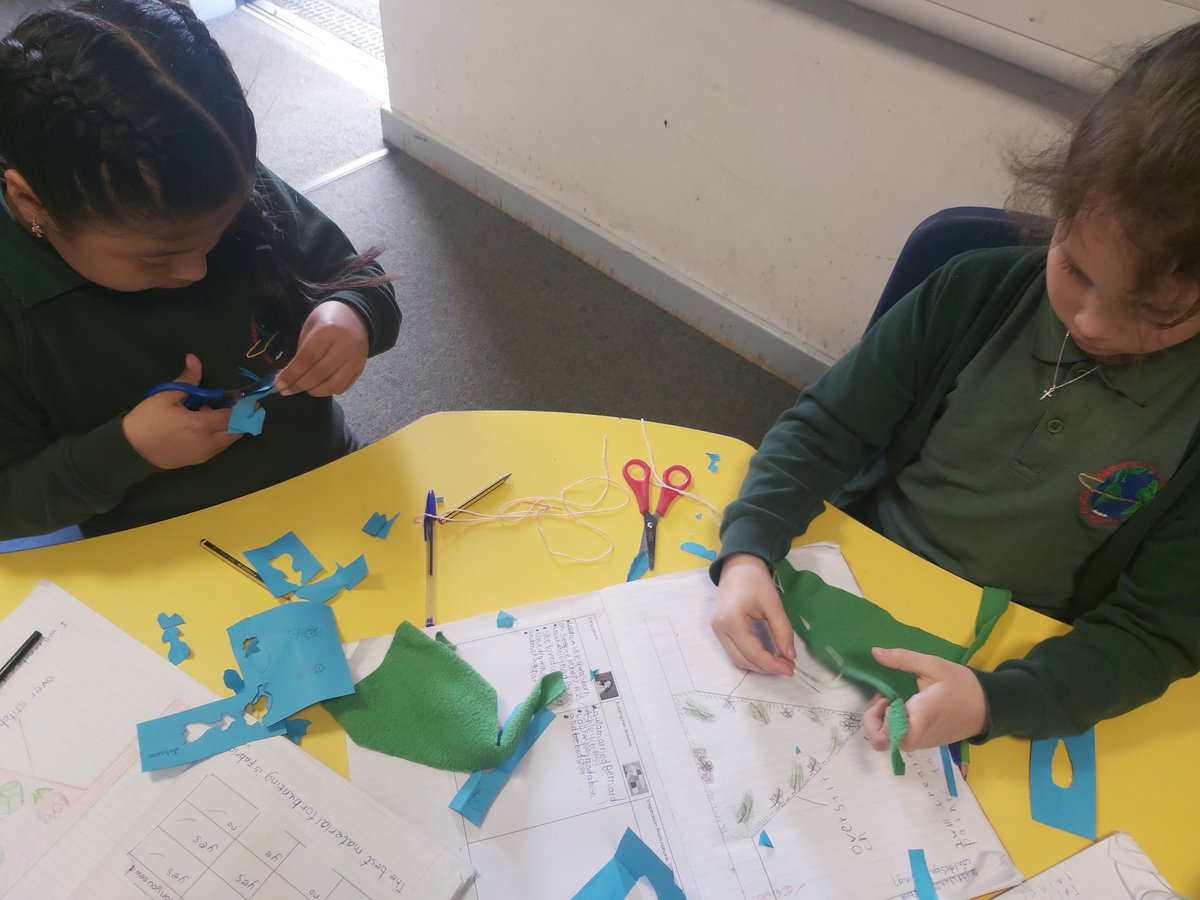 Mrs_Biggin1's tweet photo. We have been very busy learning how to do a running stitch to make bunting for our book corner. The class showed great perseverance. https://t.co/3YjdbD2brq