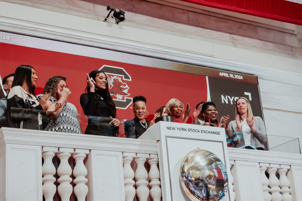 Just @dawnstaley and @Kamillascsilva out doing Champion things at the @NYSE – rang the opening bell and appeared on CNBC and Floor Talk!