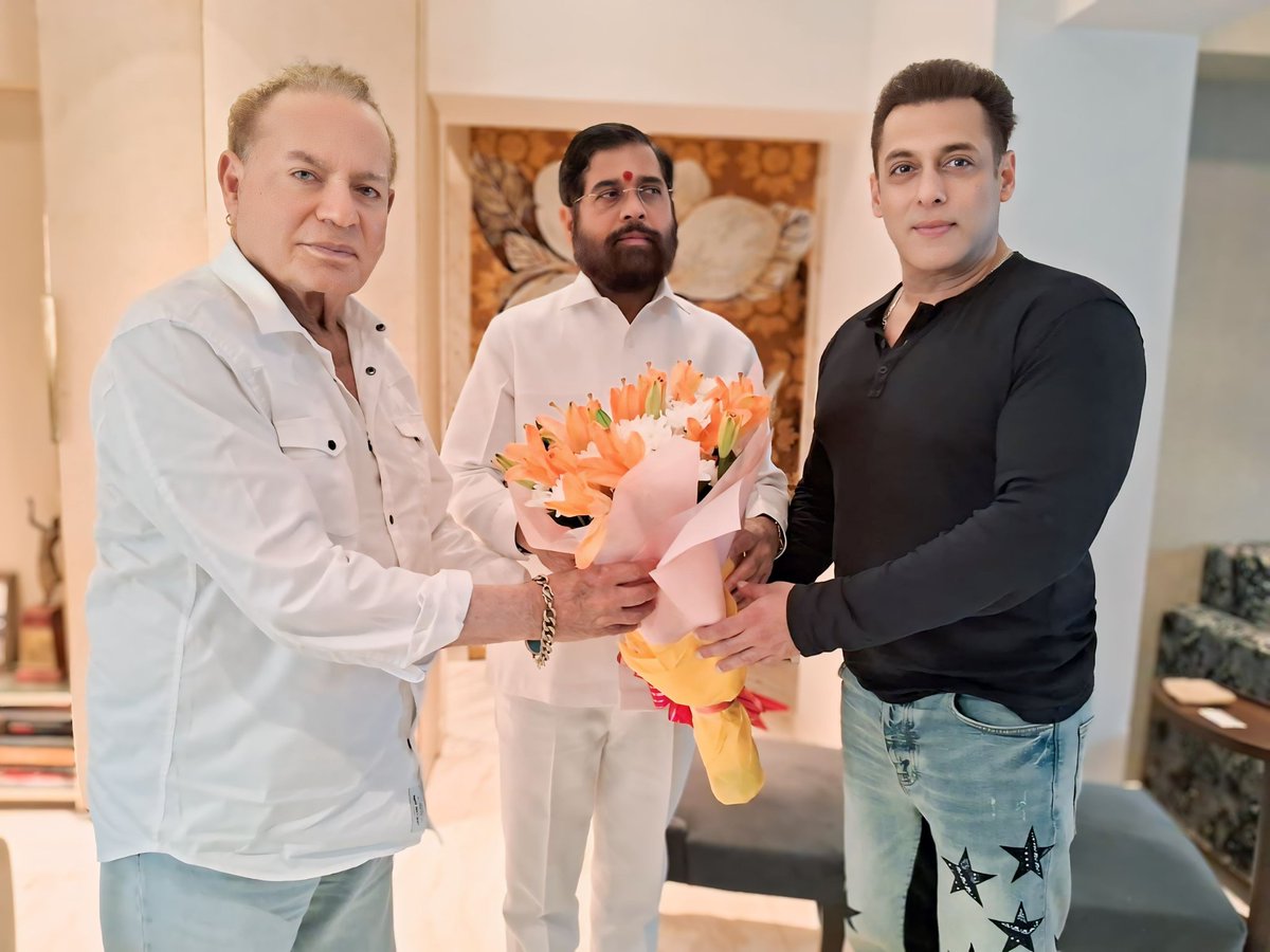 Bhai With Mumbai CM 🙏🏻❤️

#SalmanKhan #Sikandar #SikandarEid2025 #SKFCDelhi 
@BeingSalmanKhan @Iamrahulkanal