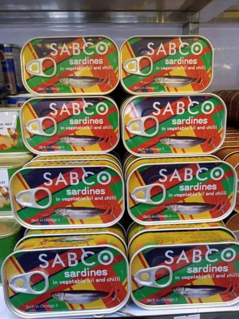 A few weeks ago, @PresidentBio launched the SABCO Sardines. Today, about 14,000 units have been produced. They've created 500 direct jobs and supported other local industry incl. peppers and oil. It's affordable and available in supermarkets.
#WeWillFeedSalone
#WeWillDeliver