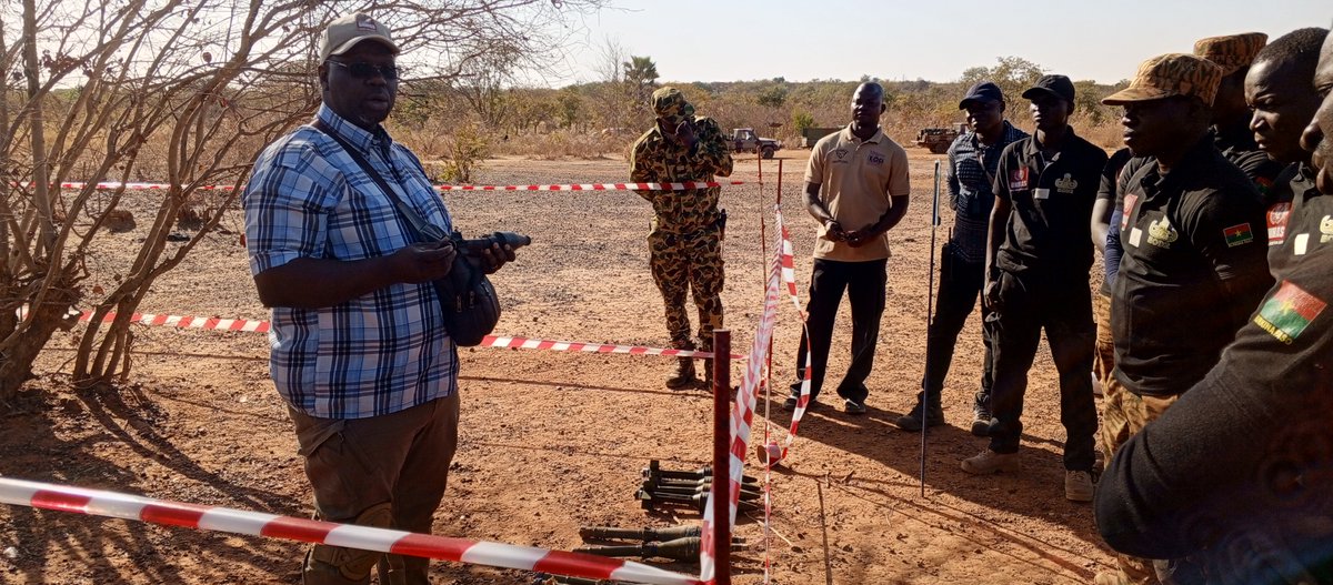 UNMAS's tweet photo. #BurkinaFaso In 2024, UNMAS in Burkina Faso trained 20 military engineers in Explosive Ordnance Disposal Level 2 (#EOD 2) and #IED destruction and 20 are currently being trained.
#MineAction #ProtectAndBuild #Defense #SecurityForces https://t.co/xzlTDymsKa
