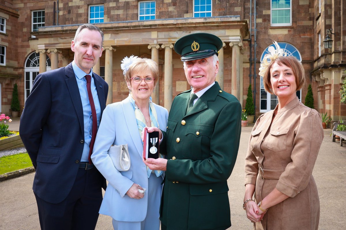 Brian Maguire Paramedic with @NIAS999 today received the Kings Ambulance Medal @HillsCastle. From The Lord Lieutenant of Belfast Dame Fionnuala Jay-O’Boyle DBE. Brian has worked for the NIAS for 52 years serving the people of Northern Ireland @mb_nias_cex
