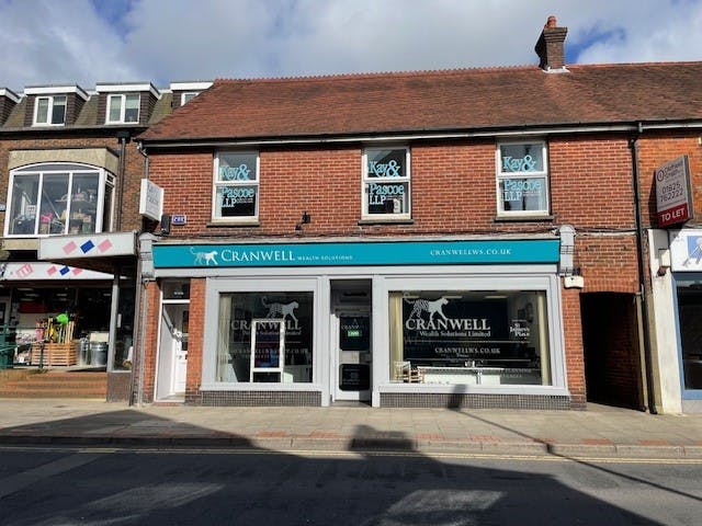 oldfieldsmith's tweet photo. Now Available: 56 High Street. Up to 716 sq ft. #Heathfield #ToLet #Retail #OldfieldSmithCo https://t.co/umxVuMNl2b https://t.co/P6FWeDuUCM