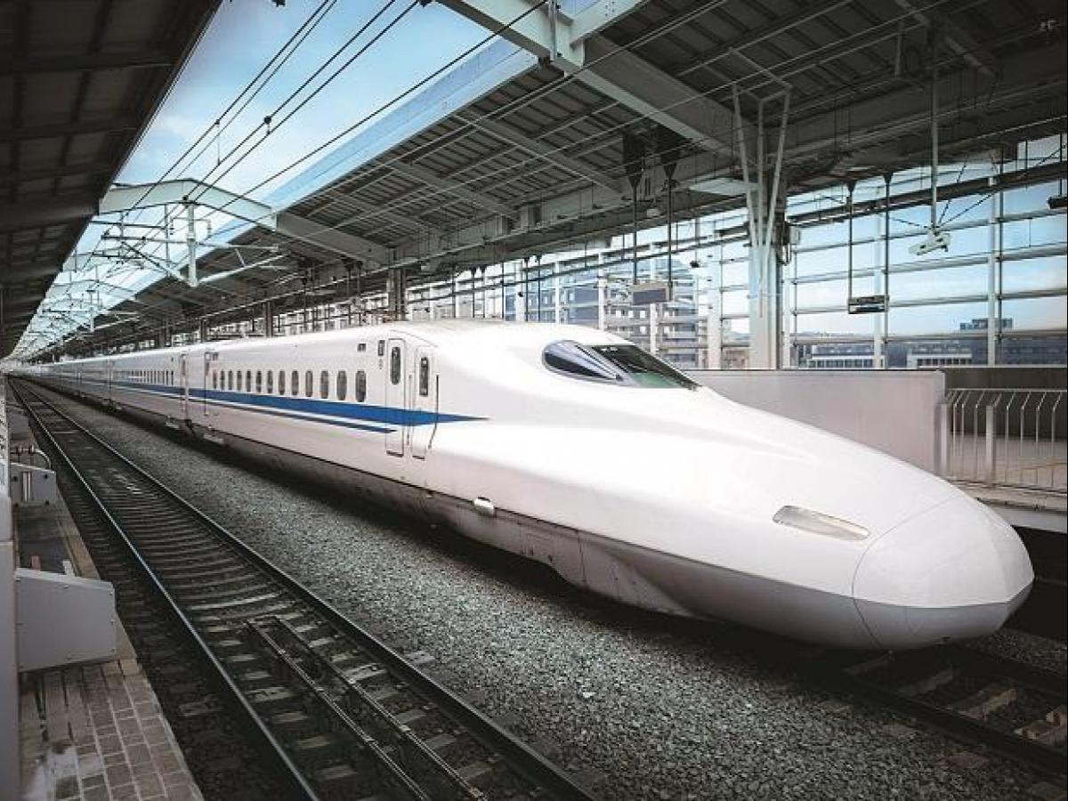 🚨 Gujarat is set to get another bullet train project connecting to Delhi. A DPR finalized by the railways says the train will start from Sabarmati station, and the train will cut travel time between Ahmedabad and Delhi from 12 hours at present to just 3.5 hours.