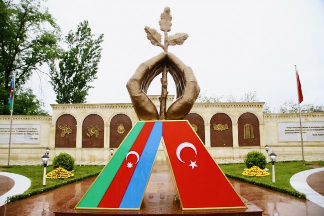 Türkiye ve Azerbaycan Ortak Üniversite Kuruyor 🇹🇷🇦🇿

Azerbaycan Cumhurbaşkanı İlham Aliyev, 'Türkiye-Azerbaycan Üniversitesinin Kurulmasına İlişkin Mutabakat Zaptı'nı onayladı.