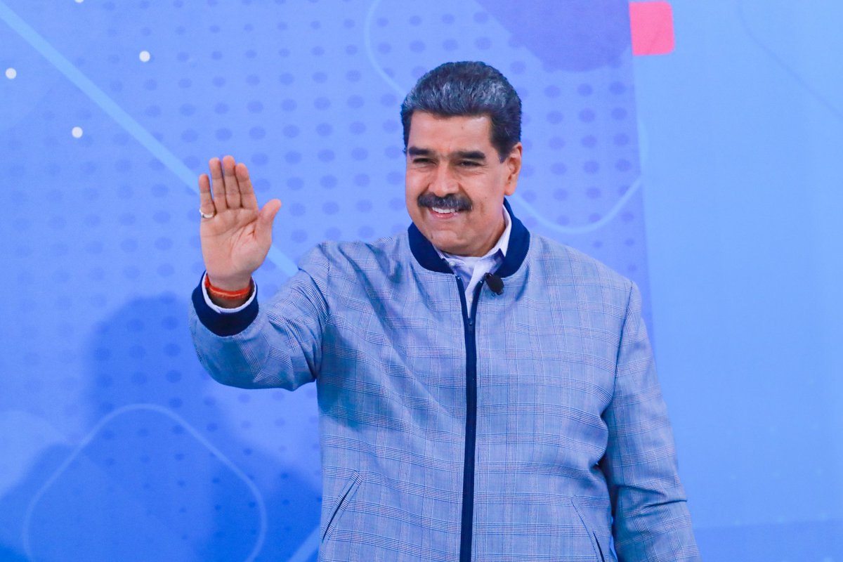 ¿Qué culpa tengo de que la oposición esté tan dividida? El imperialismo dueño y amo de la oposición tiene que revisar sus fracasos en Venezuela. Los apellidos y los apátridas llevan más de 20 años conspirando y no han podido con el pueblo. ¡Y no podrán nunca! Porque tenemos una