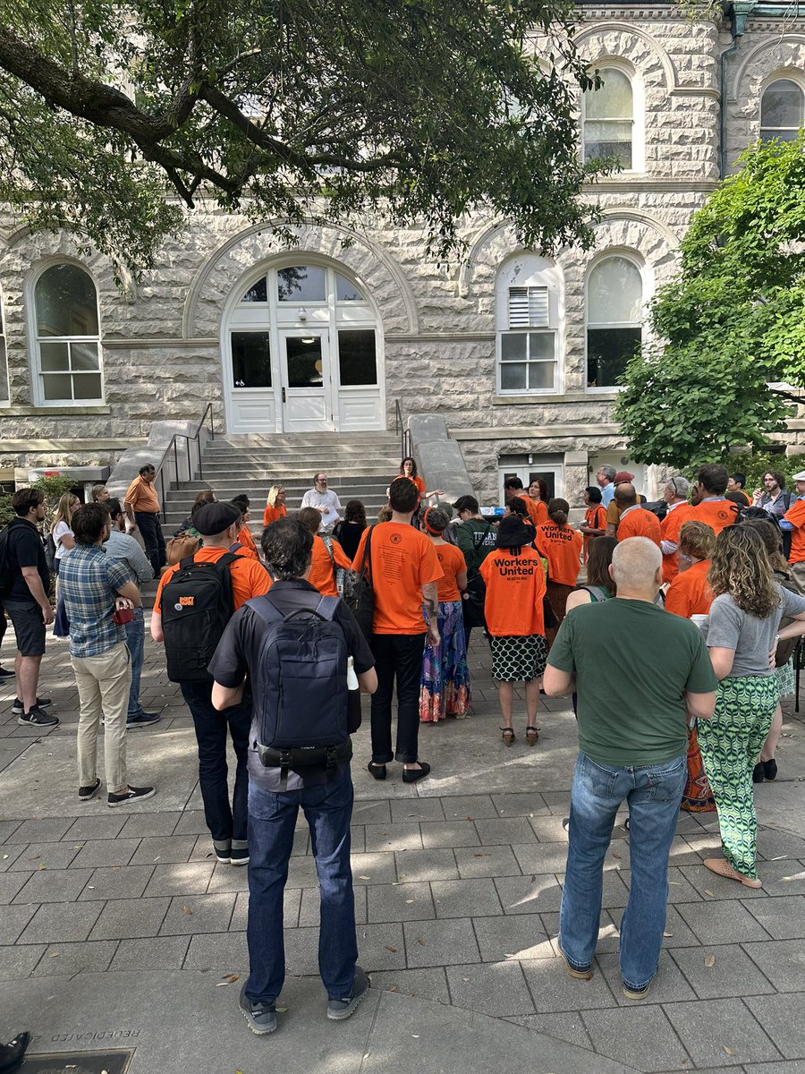 BREAKING: Over 60 Tulane faculty were threatened with arrest for peacefully asking to meet with President Fitts this morning. This is how Tulane treats its faculty when we exercise our right to organize. #UnionStrong #TulaneWorksBecauseWeDo