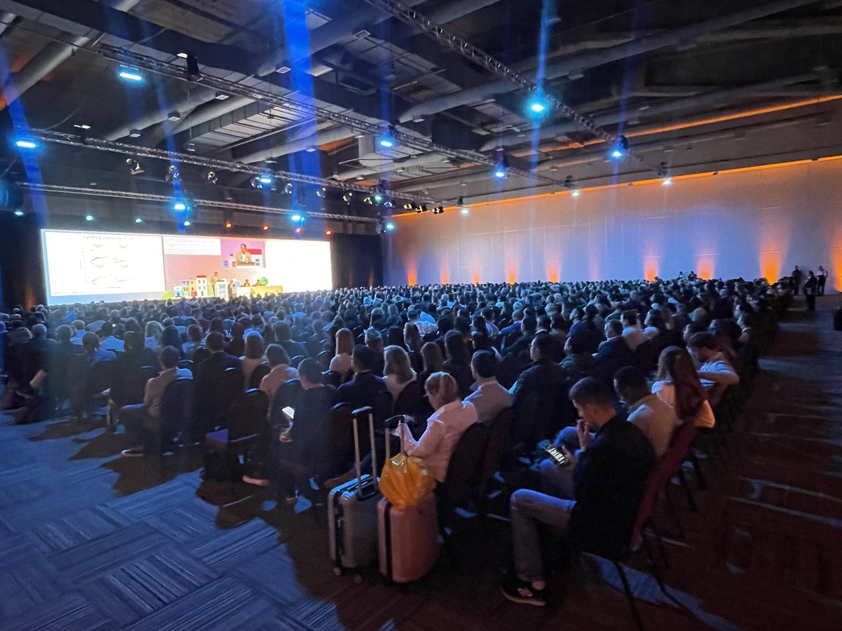 Wow, I haven’t (ever) seen this in the last day of a Nephrology congress. This is #ISNWCN. Is this Ferrannini, flozin-mania or simply @ISNkidneycare?