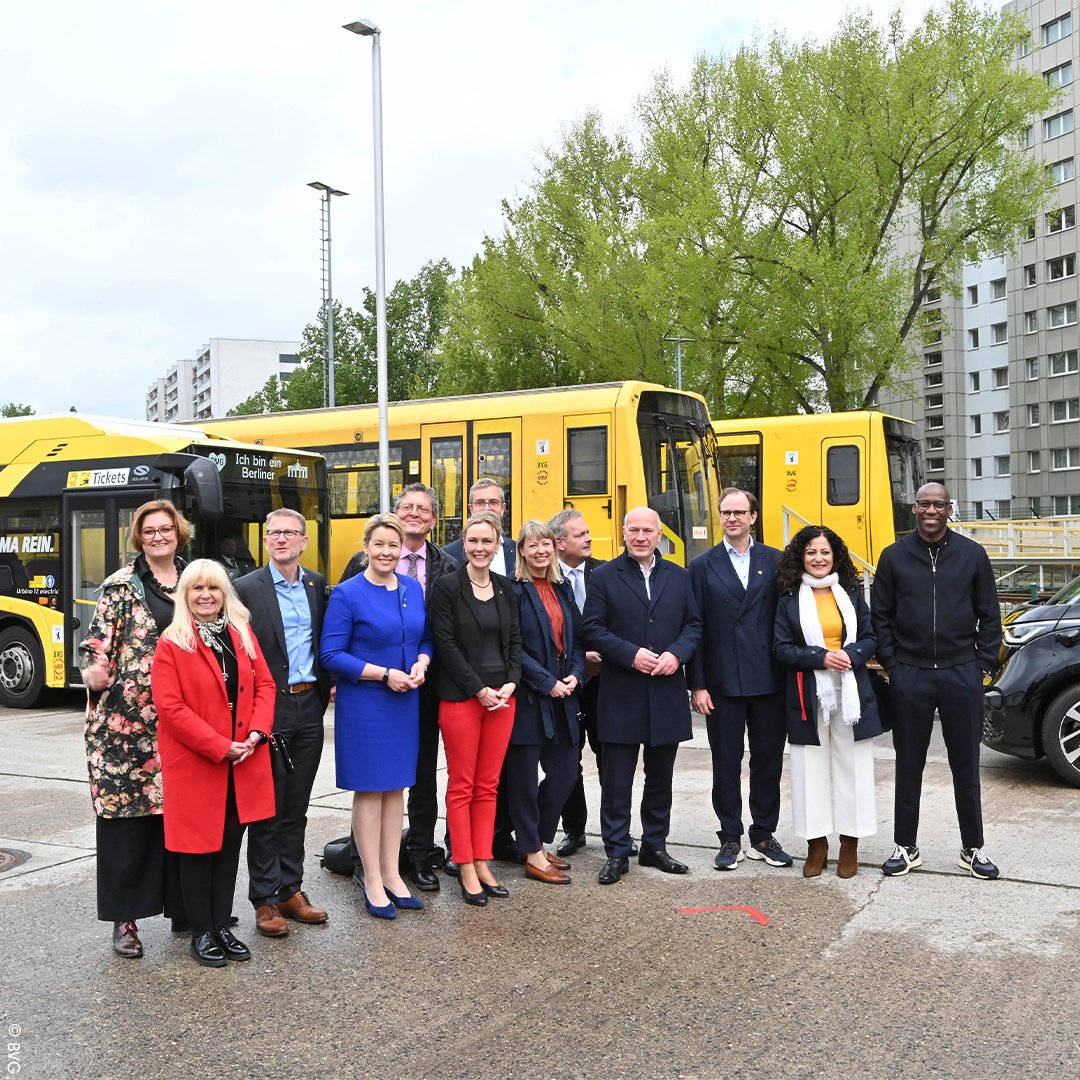 Senatsverwaltung MVKU Berlin (@senmvkuberlin) on Twitter photo Endlich: Nach Jahrzehnten des Wartens können die ersten Planungen für eine Verlängerung der U8 ins Märkische Viertel nun beginnen. Mit der BVG haben wir dazu heute eine Finanzierungsvereinbarung beschlossen. Senatorin <a href="/SchreinerManja/">Manja Schreiner</a>: „Wir treiben den Schienenausbau voran.“ Endlich: Nach Jahrzehnten des Wartens können die ersten Planungen für eine Verlängerung der U8 ins Märkische Viertel nun beginnen. Mit der BVG haben wir dazu heute eine Finanzierungsvereinbarung beschlossen. Senatorin <a href="/SchreinerManja/">Manja Schreiner</a>: „Wir treiben den Schienenausbau voran.“