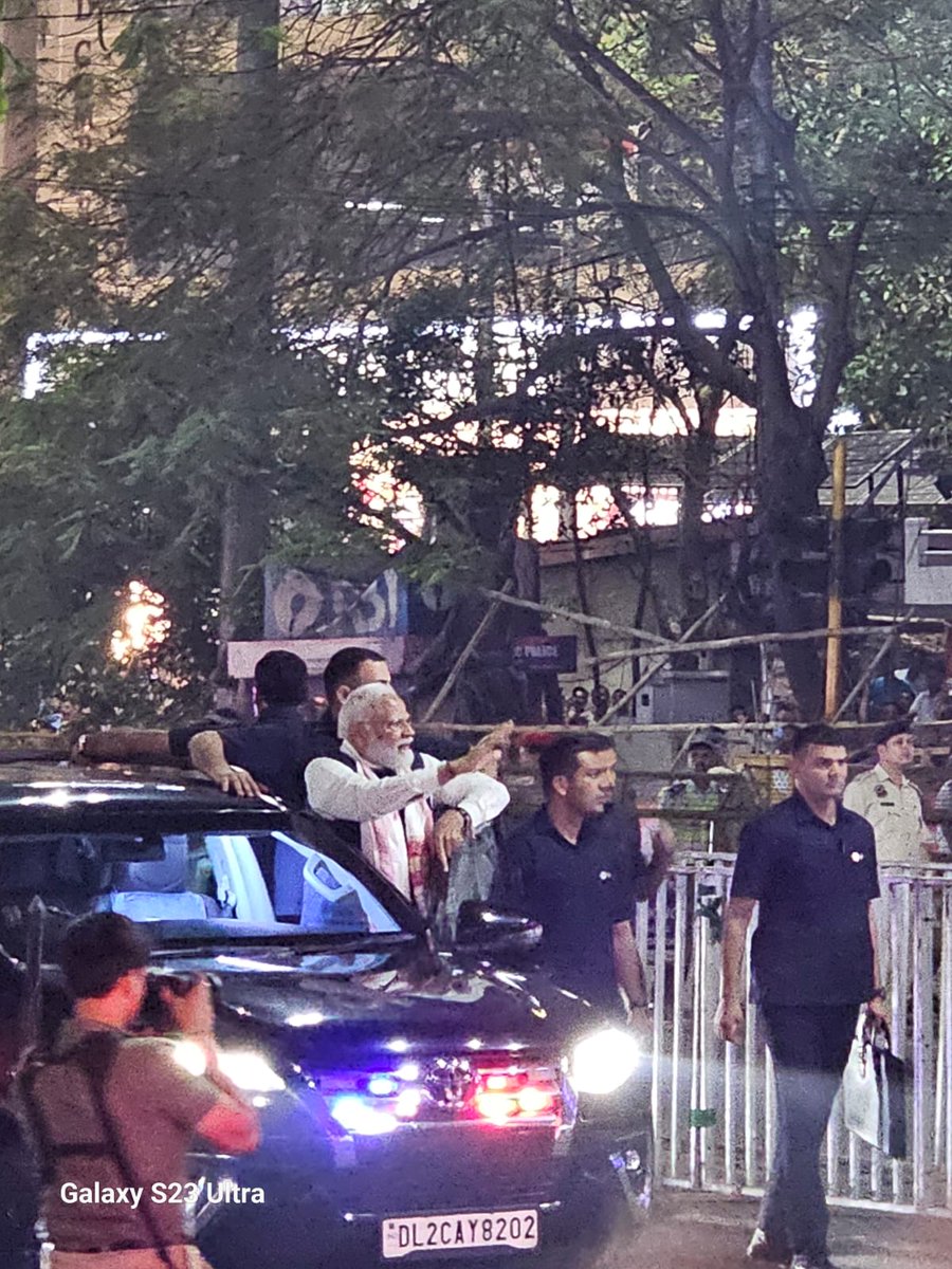 AssamAlert's tweet photo. PM @narendramodi Road Show at GS Road in Guwahati https://t.co/Kuv36mJV8J