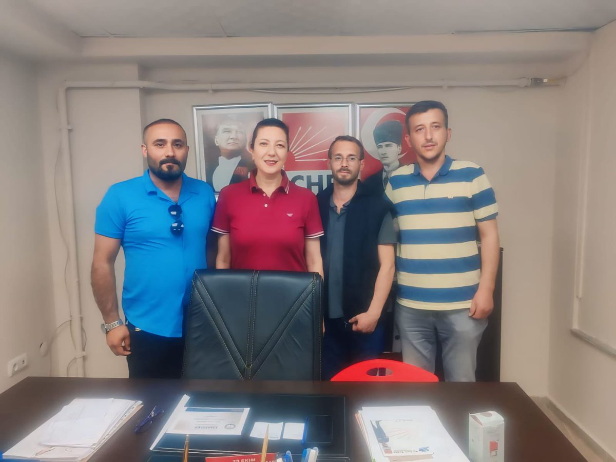 Tekirdağ Çerkezköy CHP ilçe başkanı Sayın Ayfer DÖNMEZ hanımefendi'ye Hayırlı olsun ve Temsilcilik açılış davetiyemizi takdim etmek üzere Ziyaret gerçekleştirdik. @ADnmz3 @vahapakay59 @herkesicinCHP @eczozgurozel #KademeHakkımız