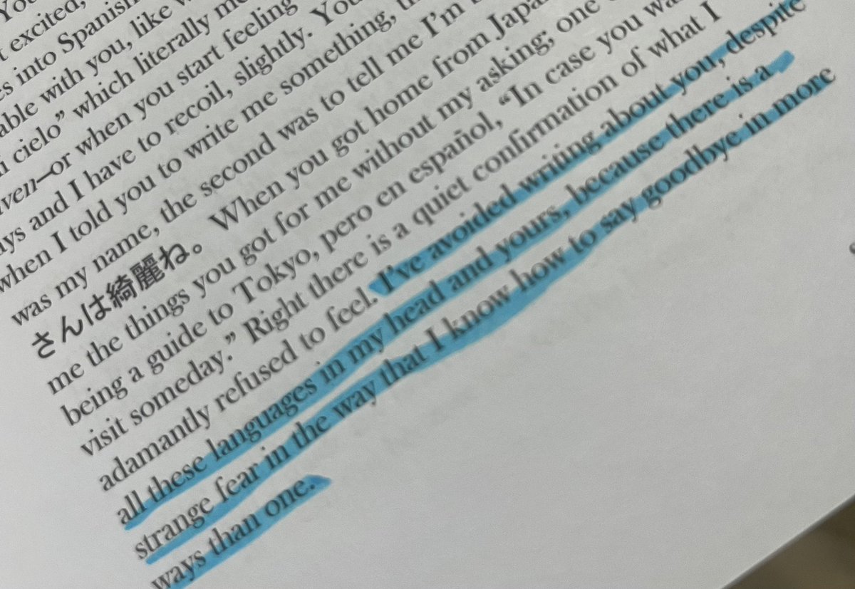 may dalang vulgarity ang mga 2nd hand na libro na may annotations. hindi dahil sa sinulatan, dinumihan o hindi ginalang ng nauna sa akin yung mga pahina, kundi para akong walang paalam na sumilip sa kaniyang damdamin  sa mga pangungusap na yun na kinulayan niya para lang sa kanya