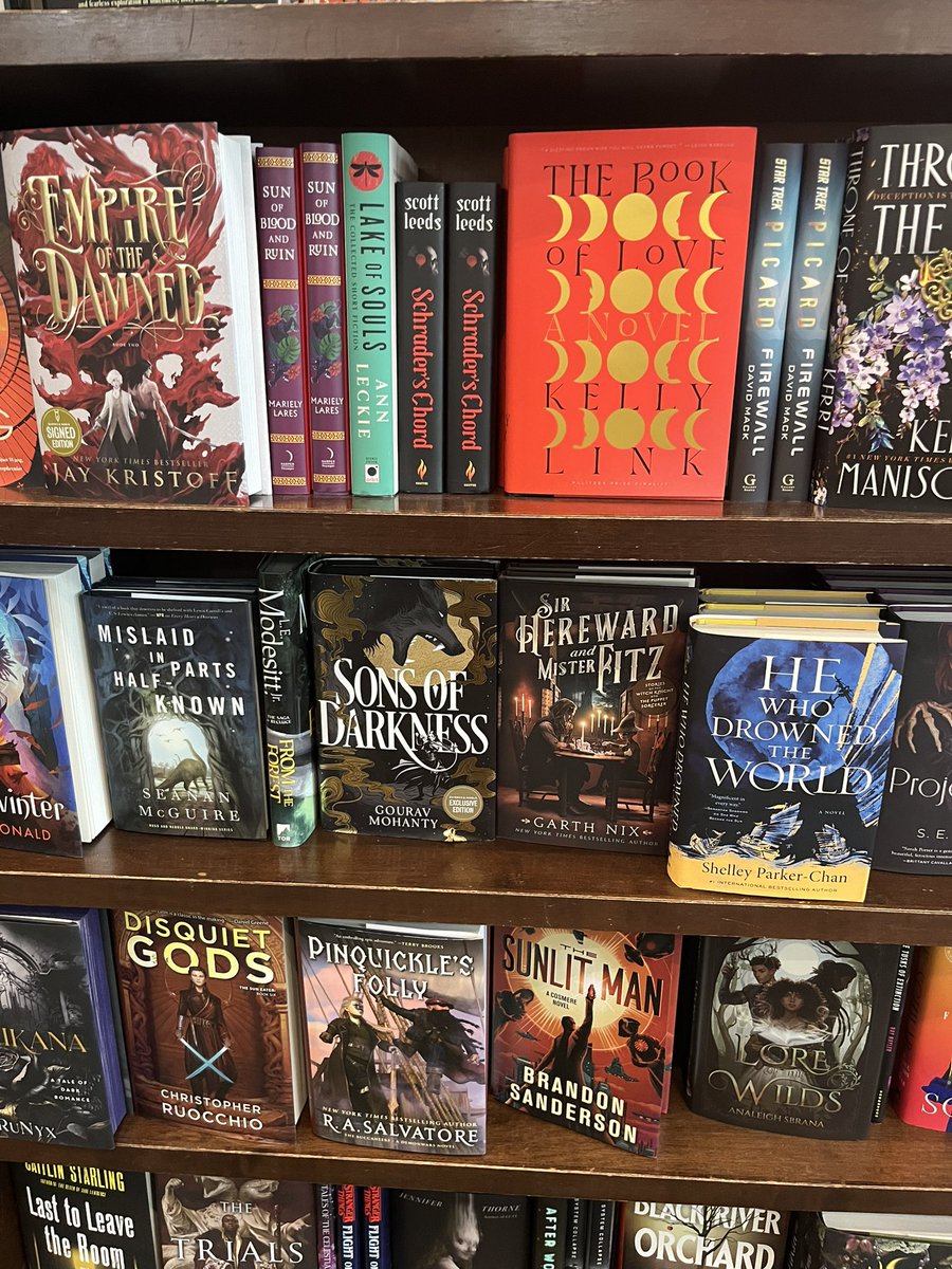 In New York so obviously the first thing I did was come to @BNBuzz to see their special edition of #SonsOfDarkness @MohantyGourav7 😍 (Bonus US edition of The Book of Love & Disquiet Gods) @AdAstraFiction