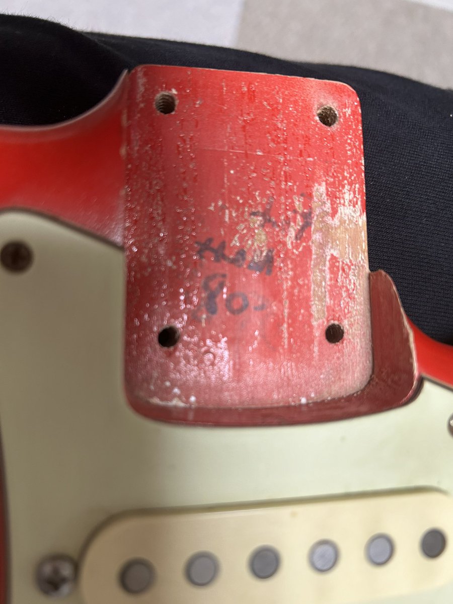 altergarage's tweet photo. ここ一年、アコースティックな複雑な音をアンプ通すのにハマって (つまりエレキギター)
たんだけど、
バリバリのsine波もいいねってなった

Recently, my interesting was playing electric guitars.
However, I will turn back to the sound of sine waves with low frequency soon. https://t.co/LGShH049Q6