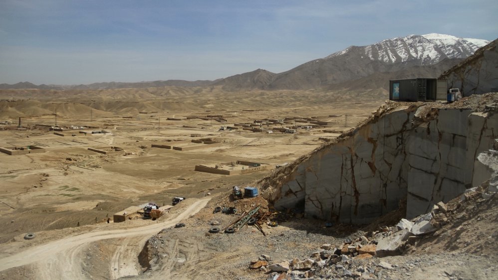 وزارت معدنیات وپٹرولیم کی جانب سے 51 چھوٹی سطح کے معدنی علاقوں کا ٹینڈر جاری کابل، فراہ اور تخار میں واقع ماربل، کرسٹل لائن کیلسائٹ اور نمک کے کانوں سمیت 51 چھوٹے پیمانے پر کان کنی کے منصوبے بولی کے عمل کے لیے پیش
