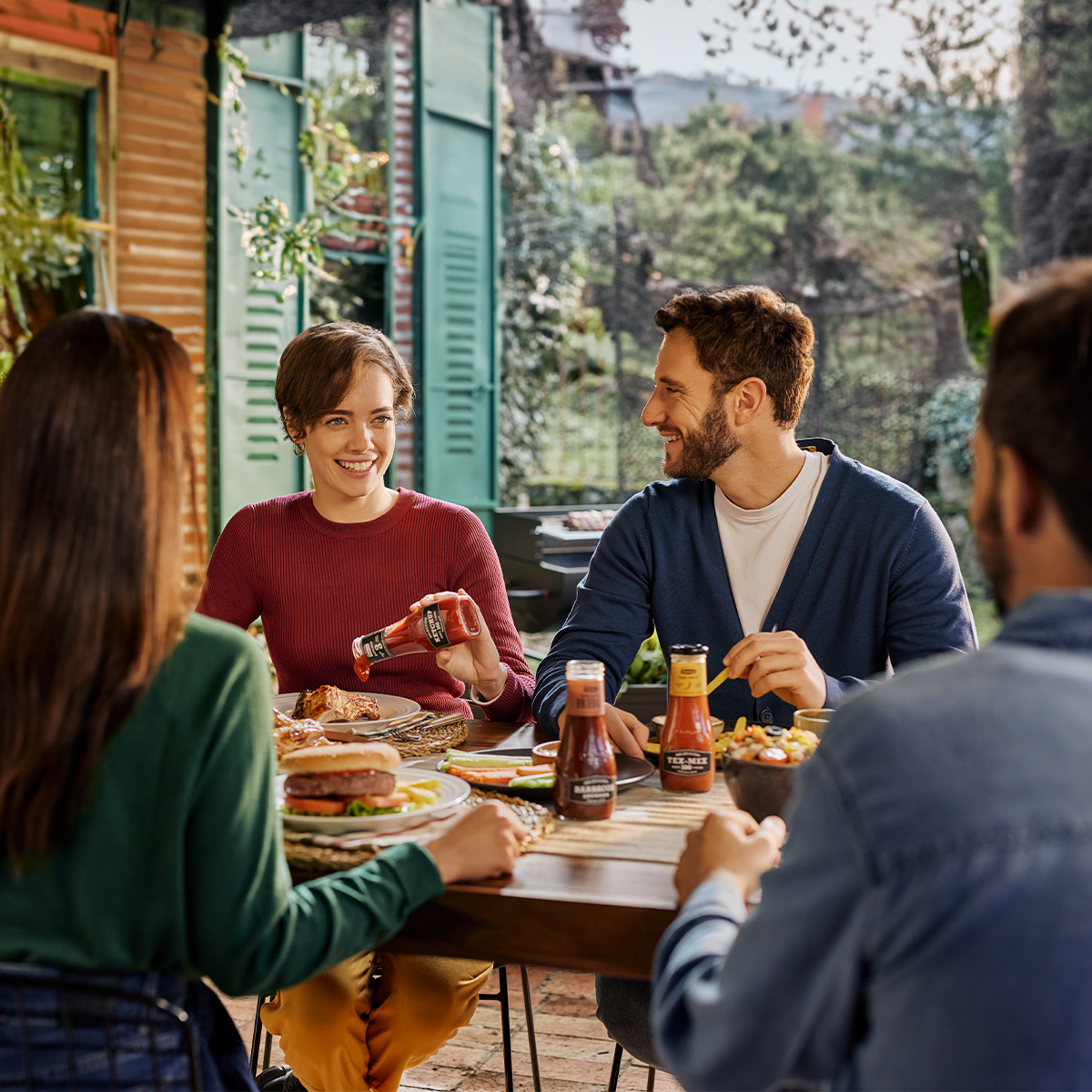 Si quieres que tu martes sea el mejor día de la semana, ¡invita a tus amigos a una deliciosa cena! Un picoteo perfecto en el que no pueden faltar nuestras salsas Helios Selección. Un plan perfecto para ¡chuparse los dedos! #ElSaborDelOrigen