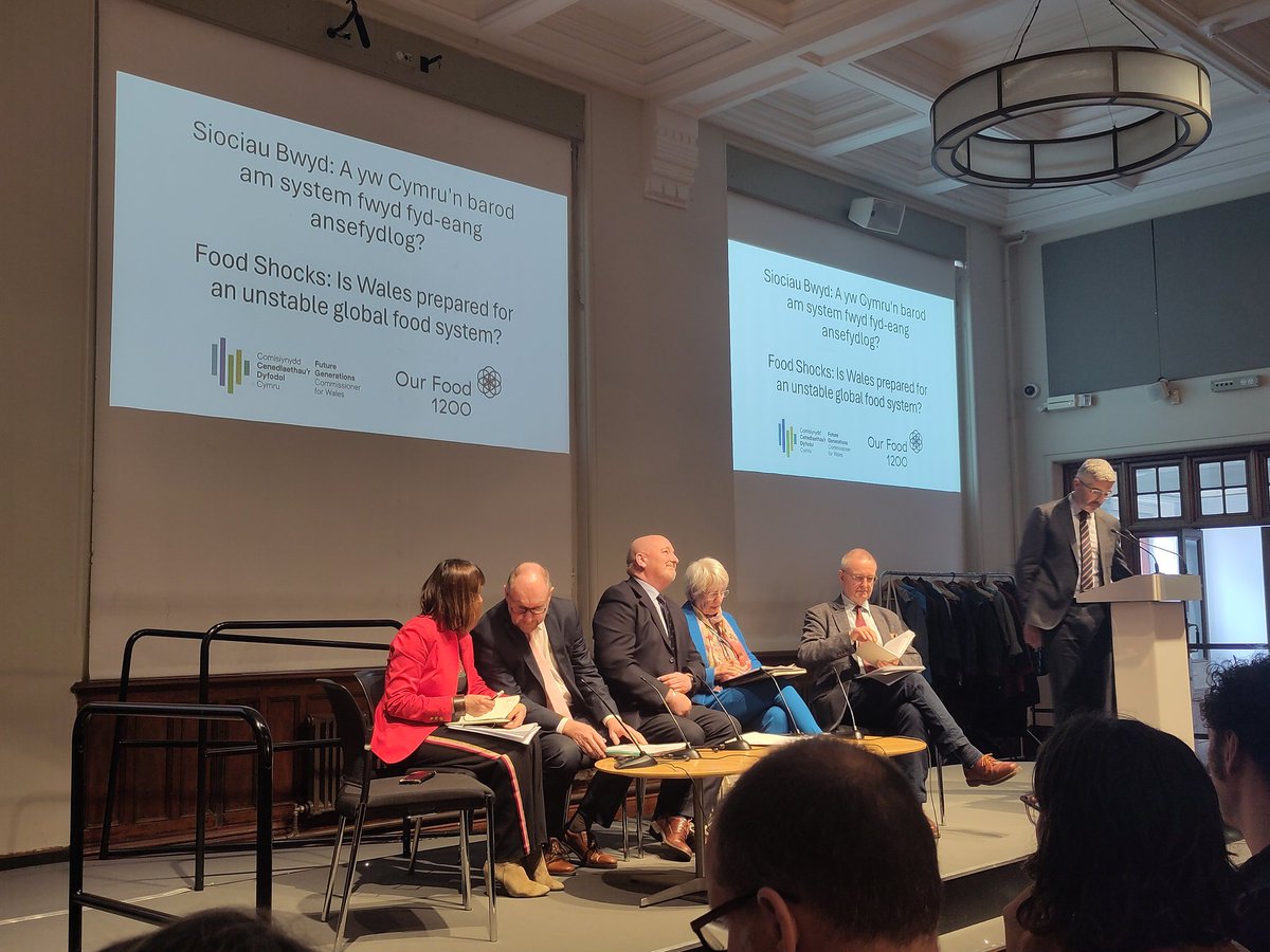 luludenham's tweet photo. Great to represent @thevalefood at the @futuregencymru conference today 'Food Shocks: Is Wales prepared for an uncertain food future?'. 

It is urgent work, there is lots we need to do, but we need to prepare, not panic 🙌 https://t.co/YAUhxrfArJ