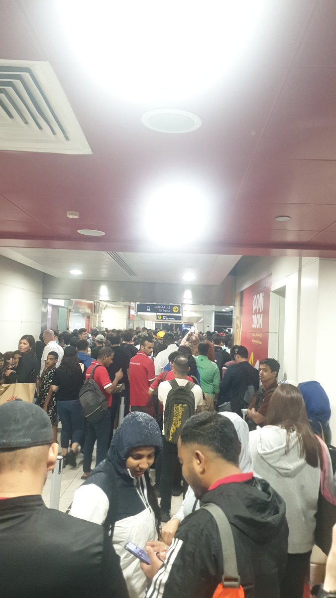 #Rta  please resume the metro from MOE towards to centerpoint. We understand there is some technical issue in the  uae exchange to internet city... also no BUS and Taxi available on this time. Sheikh zayed Road also fully stuck. Thank you.