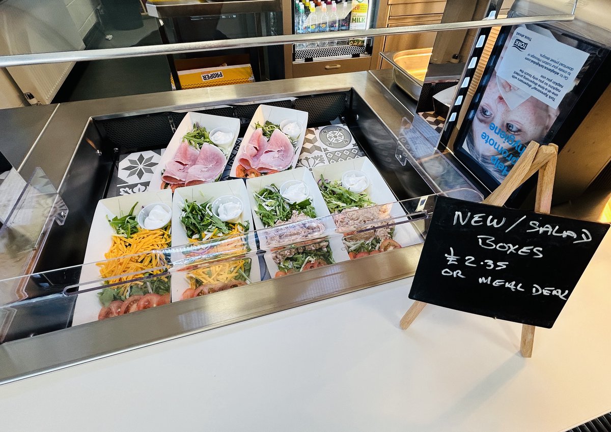 abgacademy's tweet image. Our new Chef's Kitchen opened in the Sixth Form study and social hub this week. Not only packed with delicious breakfast, lunch and snack options on demand, students can pre-order pizzas ready for collection!

#sixthform #facilities #chefskitchen #foodisfuel #abbeygrangeacademy