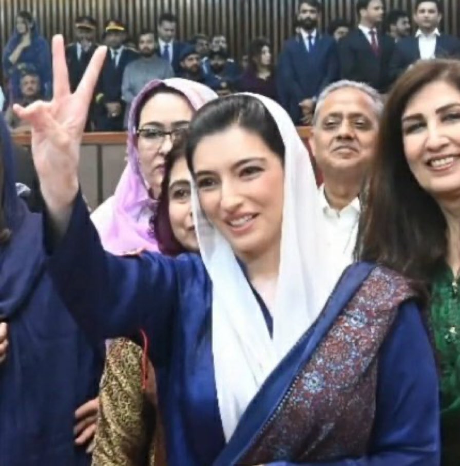 Victory sign reminds Smbb