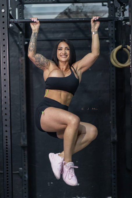 Good morning! 🫶 a little motivation from me to you ❤️ keep on grinding and improving yourself both physically<a href="/tag/fitnessjourney"class="tags"><span>#fitnessjourney</span></a>