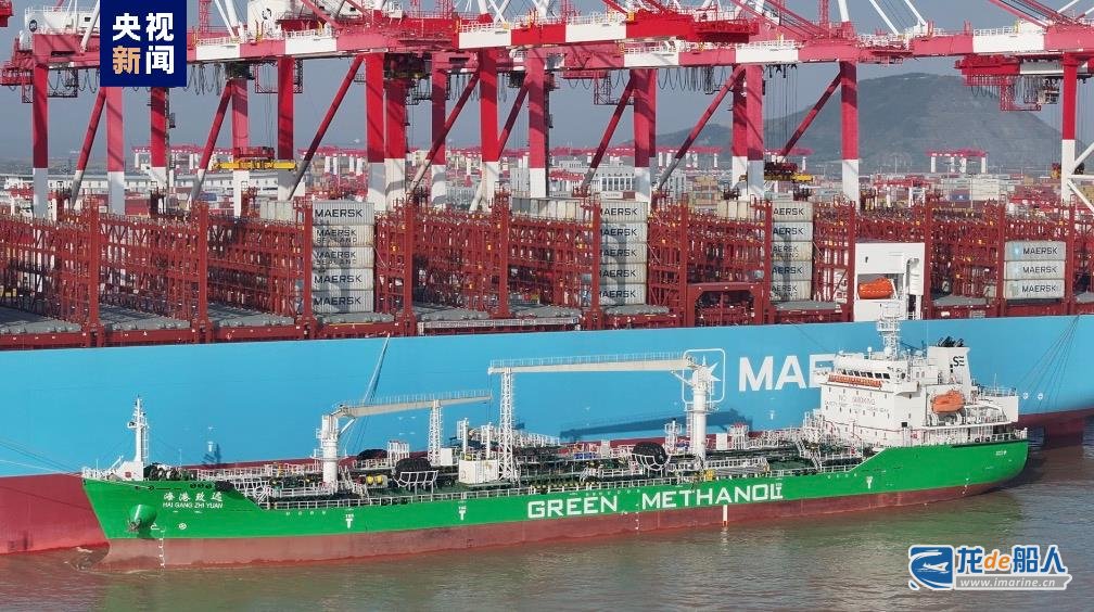 China's first ship-to-ship green methanol bunkering for a large dual-powered container vessel was carried out by the Hai Gang Zhi Yuan vessel for the Danish Astrid Mærsk ship.Hai Gang Zhi Yuan is not just China's first but also one of the world's largest methanol bunkering ships.