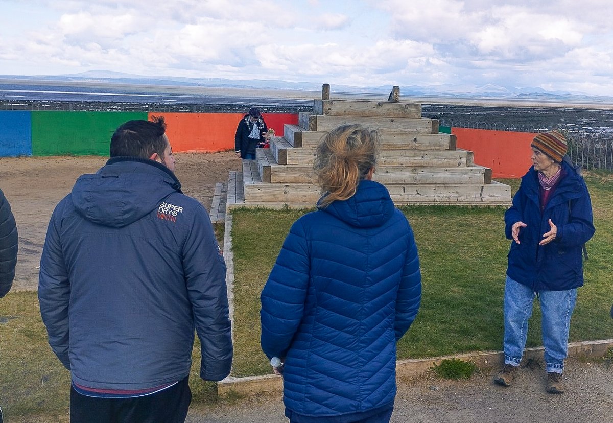 🌞Our Community Health Officer Jenny met up with social prescribers from @bay_medical this morning, with Claire Harris from @NaturalEngland and Zoe Munby from @FoodFuturesLanc & Lancs #GreenSpaces Forum for a prom walk towards Heysham. #NetworkingOpportunity #SocialPrescribing
