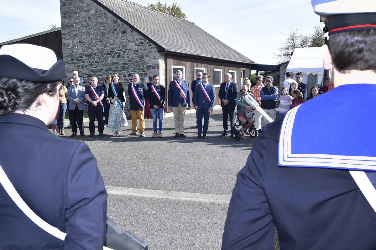 Ce Week end nous avons participé à la remise des fanions et diplômes aux 30 jeunes qui ont participé à la préparation #militaire de la Marine Nationale, à la Bouillie ! Bravo aux jeunes qui s’investissent !

Grand merci à Dominique Denis photographe !

<a href="/MarineNationale/">Marine nationale</a>